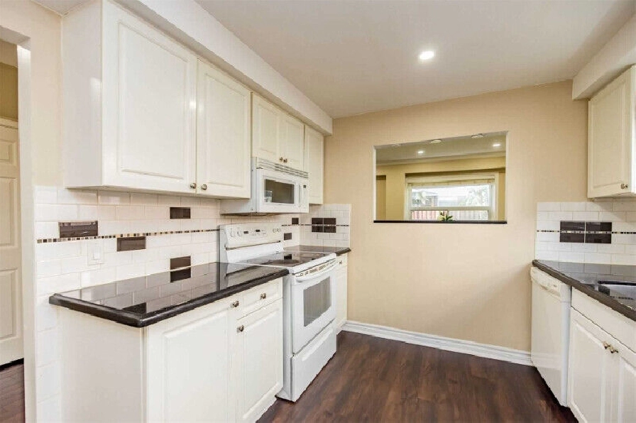 1 Upper Level Room For Rent In Brampton From Sep 14 1 Girl Only In Mississauga Peel Region On Room Rentals Roommates