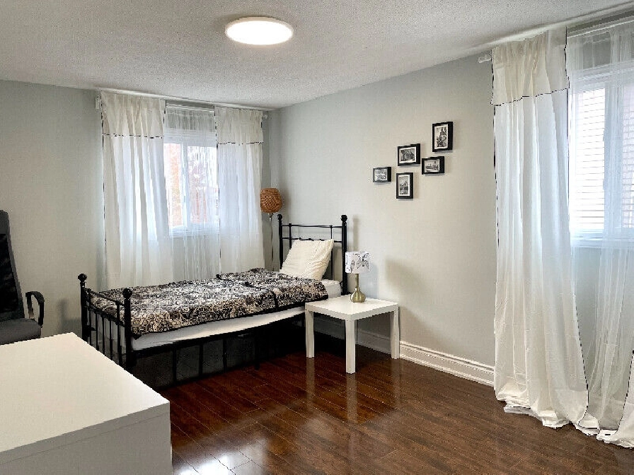 Private Non Sharing Large Room For Female Only Brampton 700 In Mississauga Peel Region On Room Rentals Roommates