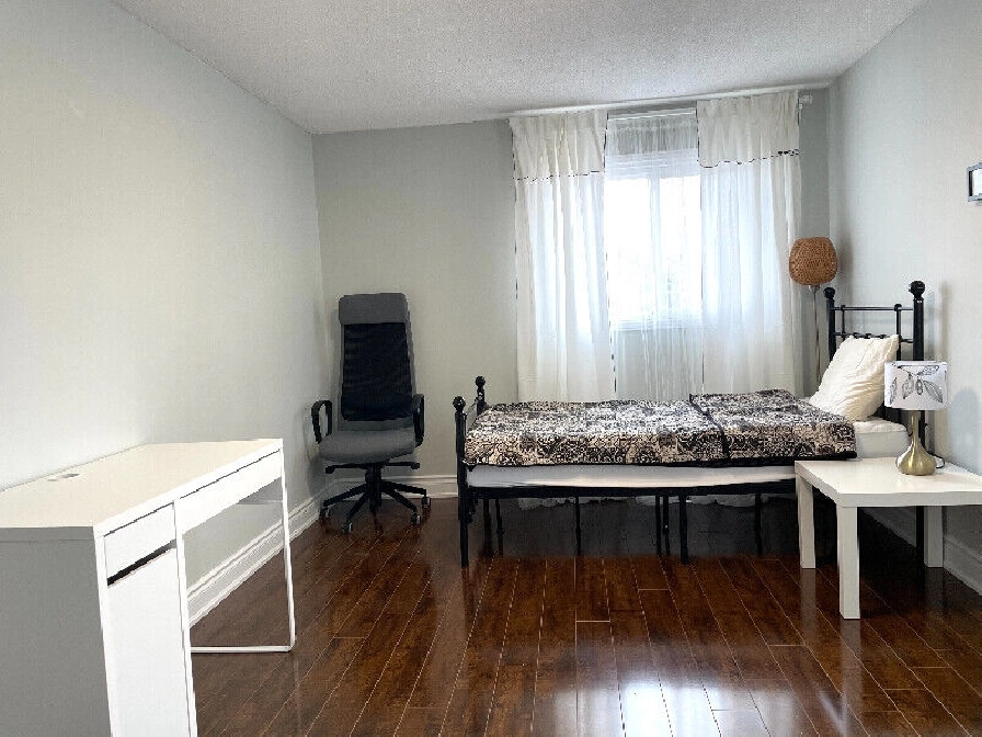 Private Non Sharing Large Room For Female Only Brampton 700 In Mississauga Peel Region On Room Rentals Roommates