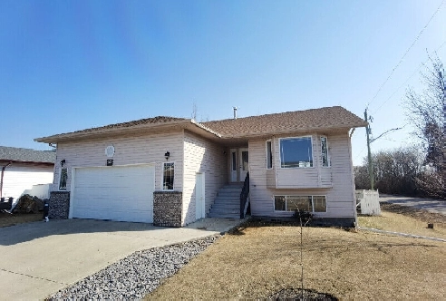 House for sale in Sylvan Lake, Alberta! Image# 1
