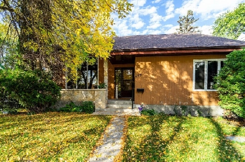 CUSTOM BUILT BUNGALOW IN WEST KILDONAN! - 489 Seven Oaks Ave. Image# 1