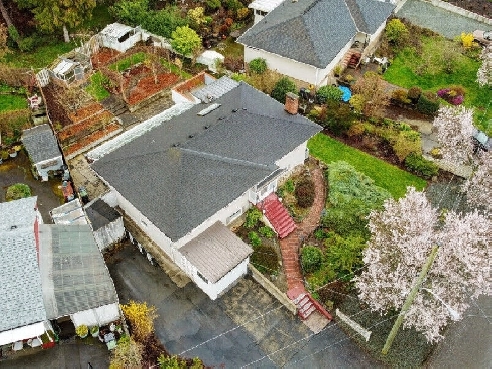 $3500/ month- 1028 Gosper Cres. Kinsmen Gorge Park