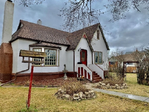 MLS# 194500 ~ 844 104 Ave, Dawson Creek Image# 1