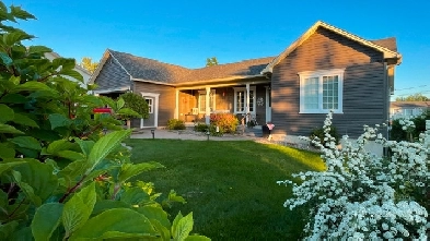 EXECUTIVE BUNGALOW WITH 2 BDRM IN-LAW SUITE Image# 1