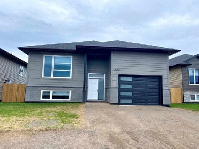 NEW LISTING!! 452 MUSKRAT DRIVE $699900 Image# 1