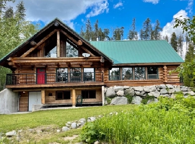 Log home on 14 acres in Rossland BC Image# 1