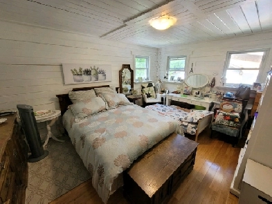 2 min to UNB. Sep 1. Utility inter included large single bedroom