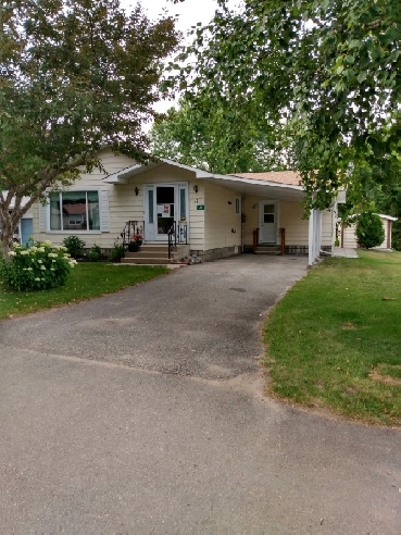 Bungalow in Big Cedar Estates, Orillia, ON Image# 1