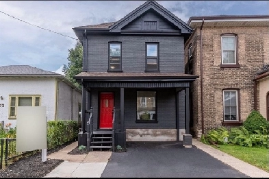 3 Bedroom Home - Brantford, ON Image# 1