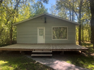 House or 4 Season Cottage // PRIVATE SALE // in Petersfield MB Image# 1