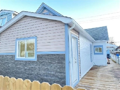 Newly Renovated 3BR Home for Sale - 886 Redwood Avenue Image# 1