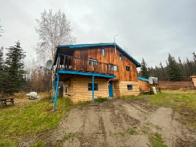 4.9 Acre Lot   Log Home For Sale in West Dawson, Yukon Image# 1