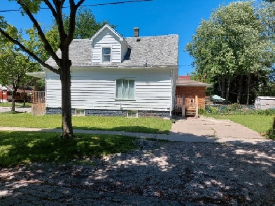 House for Sale In Windsor, Ontario Image# 1