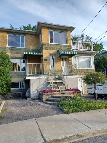 4 1/2 haut duplex spacieux, éclairé à louer Charlesbourg Québec Image# 1