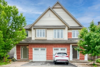 FOR SALE - Sizeable Townhome in Findlay Creek (4bd 4bth) Image# 1