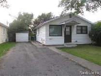 Spacious 2 Bed 1 Bath in East End Regina - Available Now Image# 2