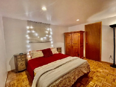 Great room near metro station and Monkland Image# 1