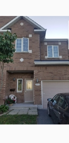 PINEVIEW EXECUTIVE 3BDRM TOWNHOUSE AVAILABLE NOW Image# 1