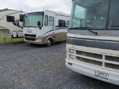 entreposage exterieur, stationnement pour vr et roulotte Image# 1