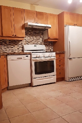 Large room near Algonquin, private bath/AC, all inclusive Image# 1