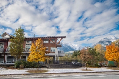 Contemporary, Bright and Open in Squamish Image# 1