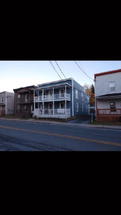 Logement 4 1/2 à Farnham disponible maintenant. Image# 1