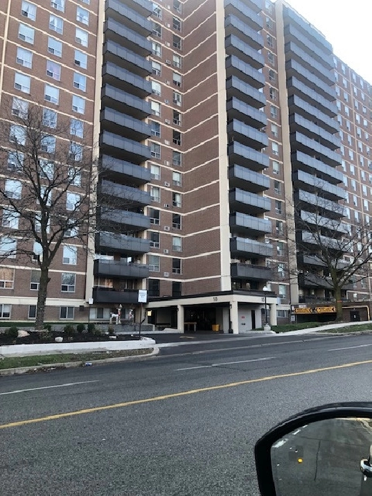 2 bdrm 2 bathroom Condo with walk in closet and parking in City of Toronto,ON - Apartments & Condos for Rent