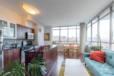 Corner unit condo with great views and finishes in Downtown Image# 1