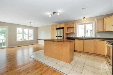 Semi-Detached with large Secondary Dwelling in Russell Image# 1