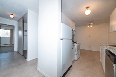 ADULT CONDO LIVING AT IT'S FINEST! CHECK IT OUT! Image# 2