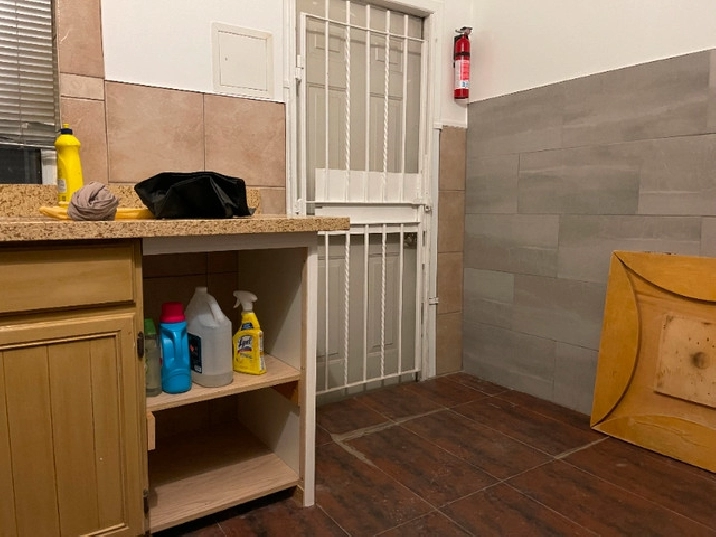 Room For Rent At Spadina/Dundas Single Tenant Only in City of Toronto,ON - Room Rentals & Roommates