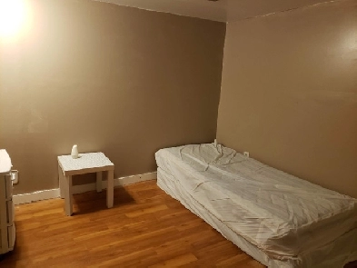 Room for rent nearby University with private bathroom Image# 1