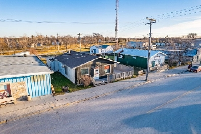 For Sale 32 Main Street Riverton MB (The Mixed Grill) Image# 1
