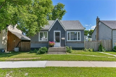 Cute & Cozy fully renovated bungalow in Crescentwood Image# 1