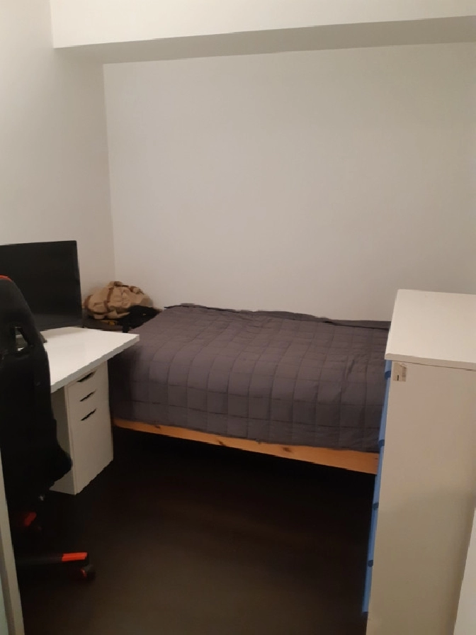 Downtown Den For Rent (Near Yonge / College) in City of Toronto,ON - Short Term Rentals