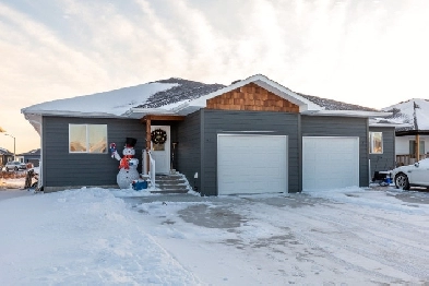 42 Prairie Crescent, Steinbach Image# 1