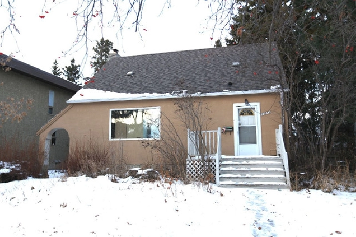 A whole single family house in Belgravia for rent in Edmonton,AB - Apartments & Condos for Rent