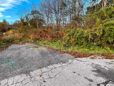 Lot for sale with driveway. Mins from all amenities in Liverpool Image# 1