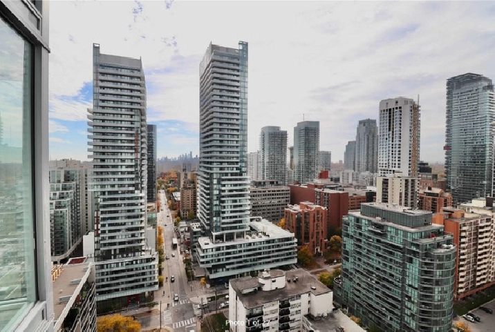 Bright Corner Unit With Amazing Panoramic Views Of The City. Sou in City of Toronto,ON - Condos for Sale