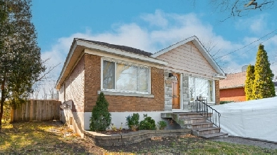 Bungalow for sale in CDN area, 5 minutes walking to metro Image# 1
