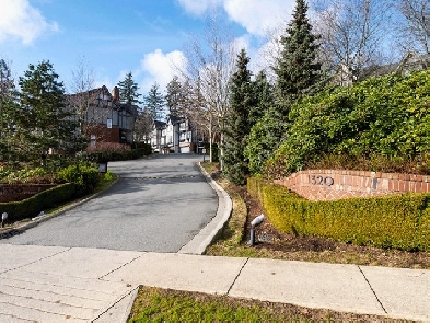 Mosaic Townhome for Sale Image# 8