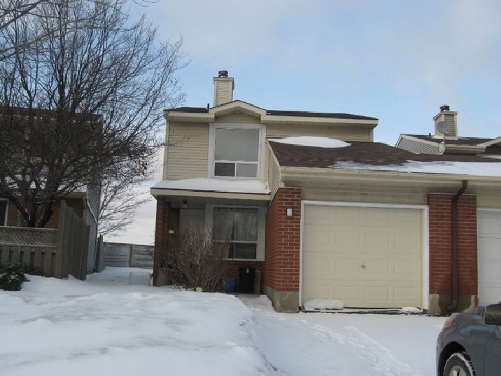 Single Family,2 Story,4 Rooms home, Baseline/Fisher,May1, 2023 in Ottawa,ON - Apartments & Condos for Rent