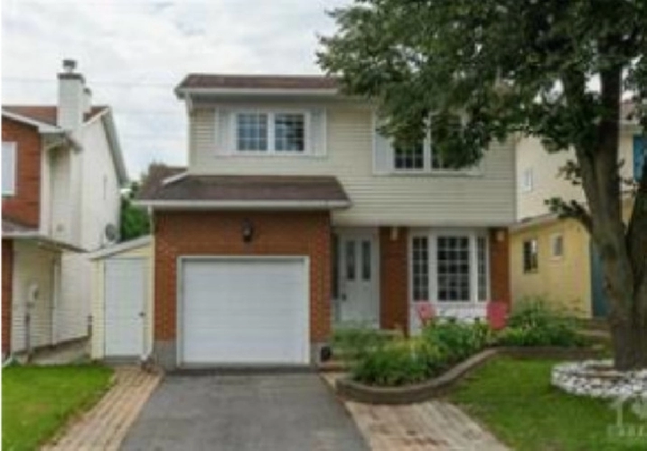 Orleans Single Family Home With Pool - For Rent in Ottawa,ON - Apartments & Condos for Rent