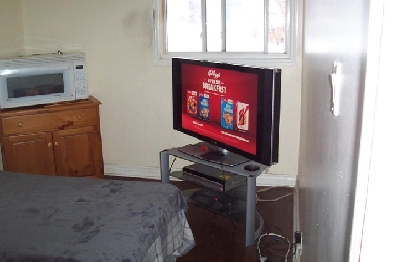 BIG ROOM FOR RENT ON WOODROFFE AT CARLING NO LAST MONTH RENT Image# 1
