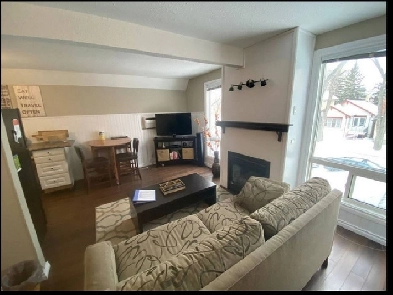 Nicely Rennovated 2 Bed/1 Bath Fully Furnished Image# 2