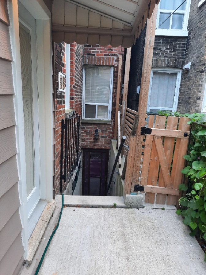 $1550 Basement Apartment in the Junction! in City of Toronto,ON - Apartments & Condos for Rent