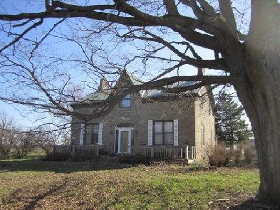 Waterfront stone house farm near Ottawa  unbelievable price! Image# 1