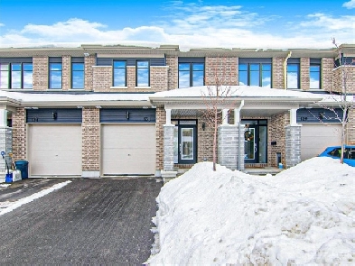 Beautifully UPDATED 3 Bed, 2.5 Bath townhome in Rockland Image# 1