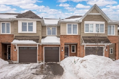 Beautiful Townhome In Findlay creek Image# 1