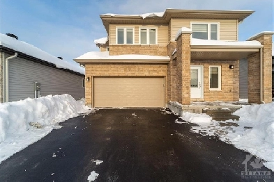 OPEN HOUSE SAT FEB 18th 2-4PM! GORGEOUS 4-BED HOME IN ALMONTE! Image# 1